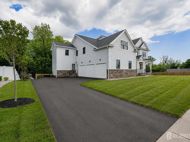 11 Scarlet Dr — Photo 30