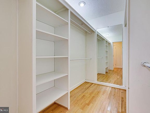 Basement Walkin Closet
