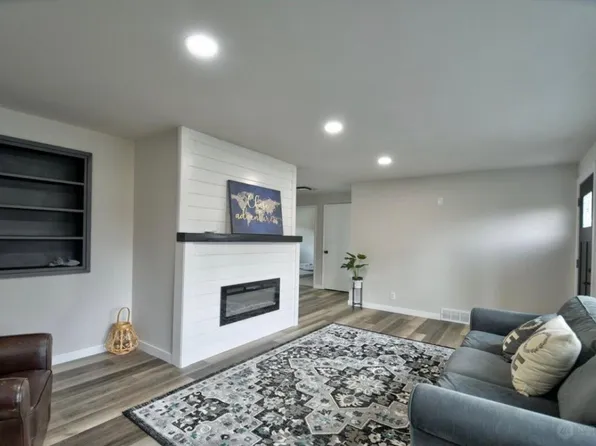 3017 S 253rd St, Kent, WA 98032