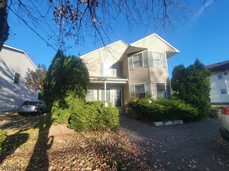 3 bed, 1.5 bath, $2,500 — Photo 1