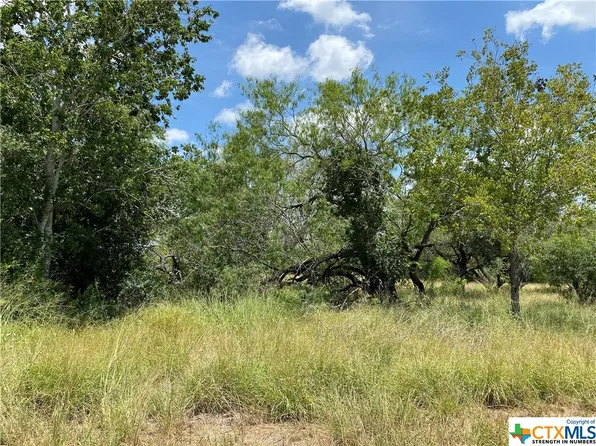1322 Hotz Rd, Cuero, TX 77954