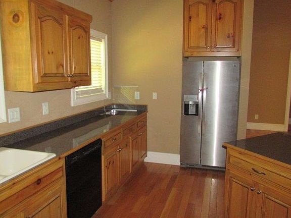 4th image of 2085 Wood Lake Ln