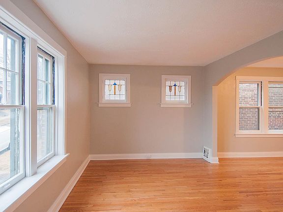 2nd image of 3946 Fairview Ave