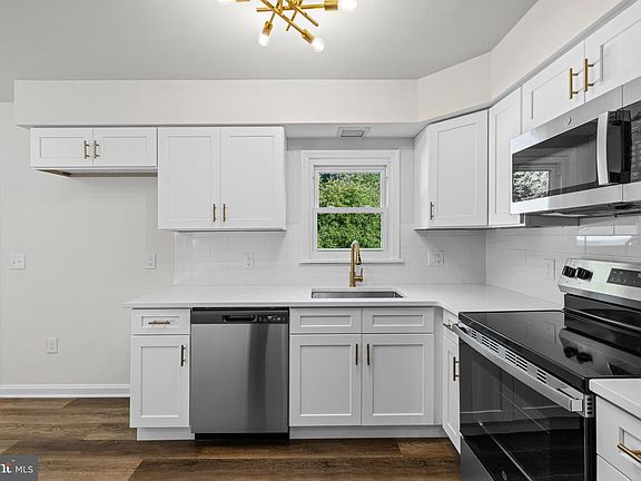 4th image of 205 N Academy St