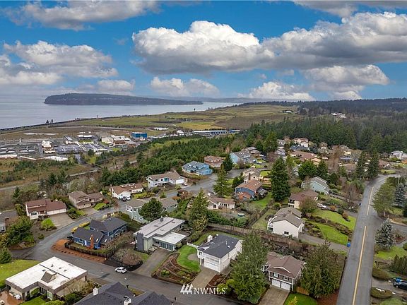 5th image of 9923 75th St SW