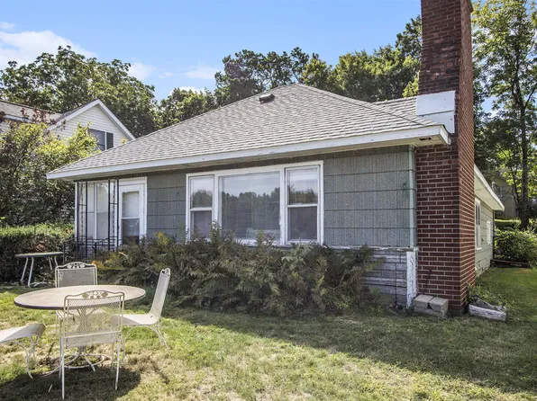 51361 Summit St, Paw Paw, MI 49079