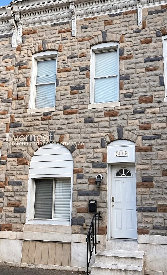 3 bed, 2.0 bath, 2024 sqft, $2,400 — Photo 1