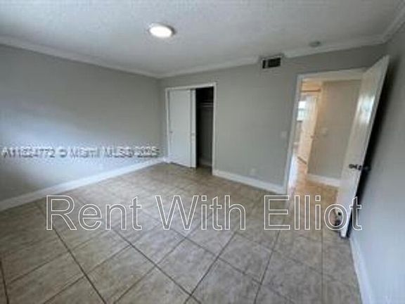 5th image of 5450 Hollywood Blvd #776f18ccb