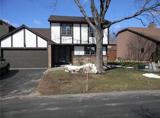 34 Cambridge Ct, Fairport, NY 14450