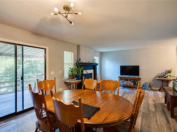 4th image of 10 McCollough Ln