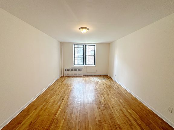 3rd image of 139 E 27th St APT 4E