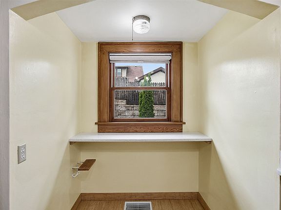 4th image of 813 18th St SE