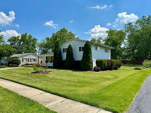 2nd image of 36429 N Edgewood Dr