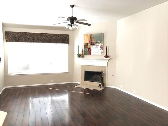 2nd image of 2808 Thorncreek Ln