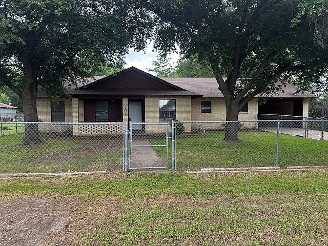 3 bed, 2.0 bath, 1660 sqft, $1,995 — Photo 4