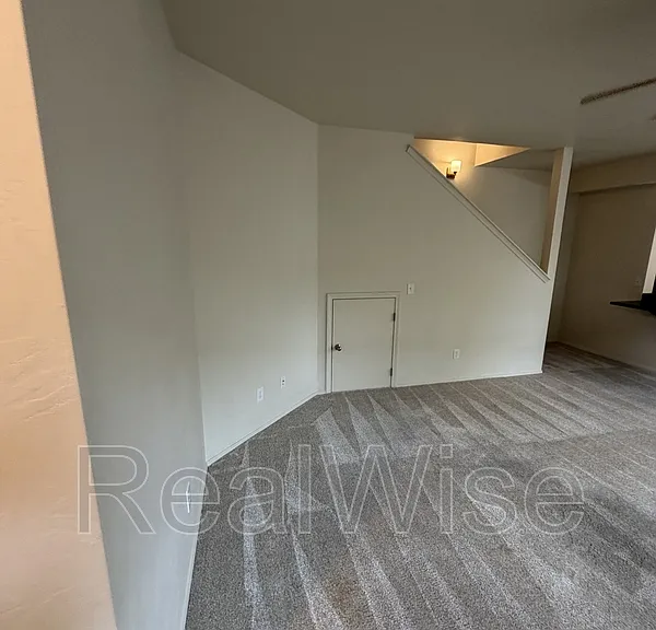 623 Heber Ln — Photo 2