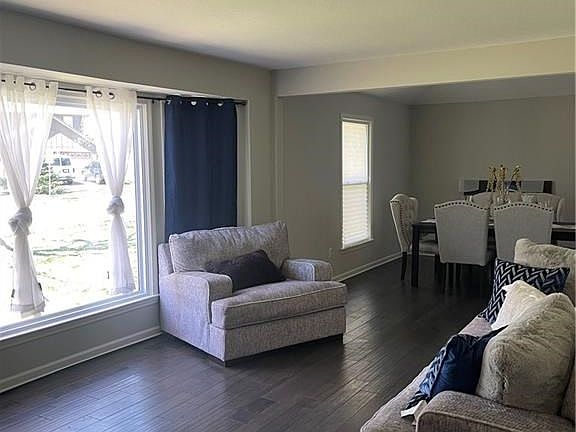 4th image of 12505 Cambridge Ave