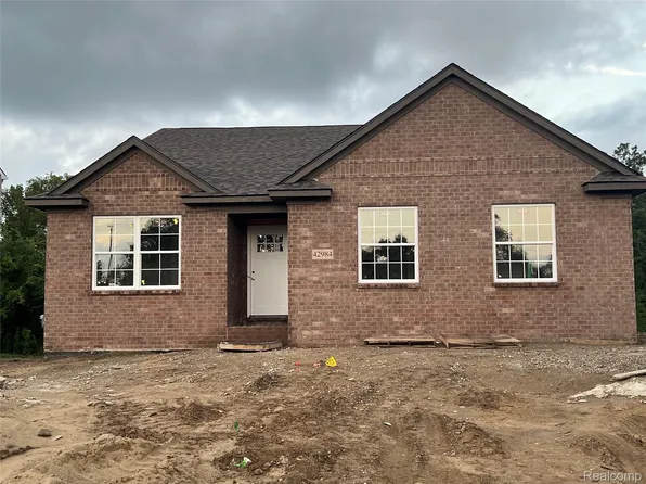42984 Lexington Ct, Belleville, MI 48111