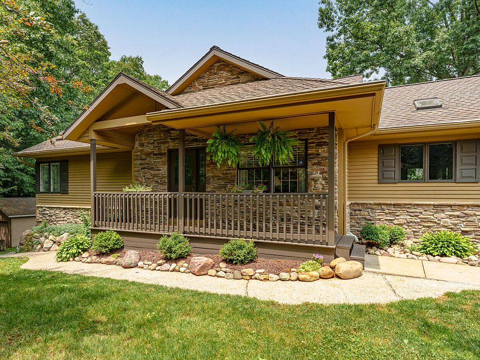 1st image of 6874 Amelia Dr