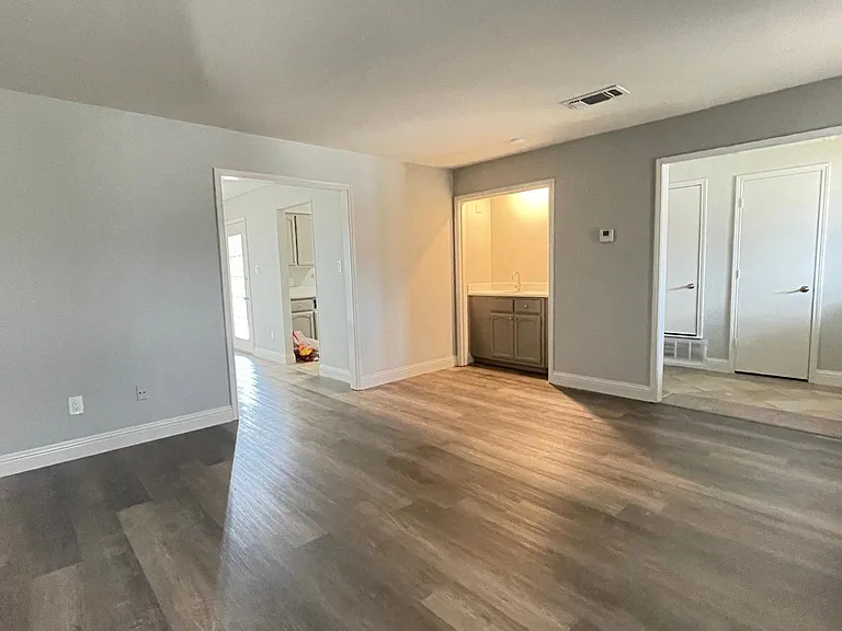 2217 Roman Ct — Photo 5