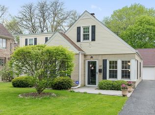 12 Hiawatha Dr, Clarendon Hills, IL 60514