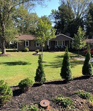 3rd image of 104 Browning Ave