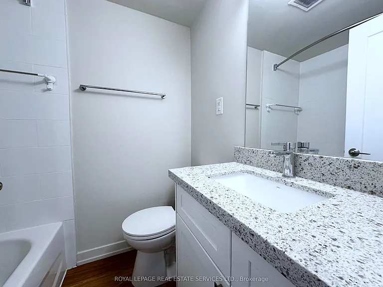 565 Avenue Rd #706 — Photo 12