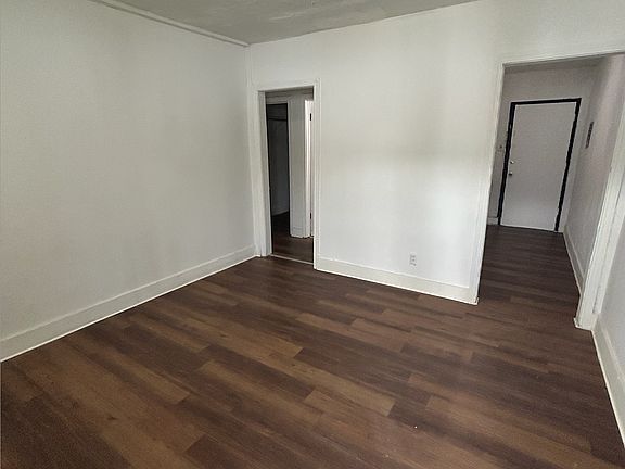 2nd image of 614 1st St S #B