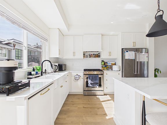 4th image of 23183 136th Ave #19