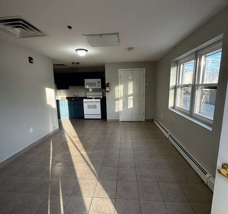 1st image of 158 N 8th St #4