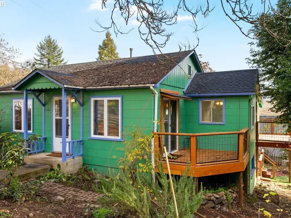 635 NW 4th Ave, Myrtle Creek, OR 97457