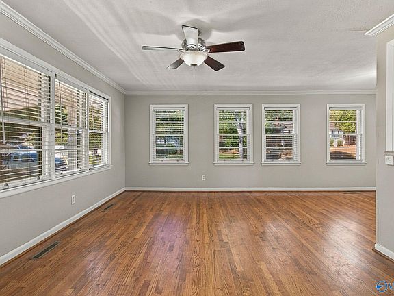3rd image of 1106 Sangster Rd