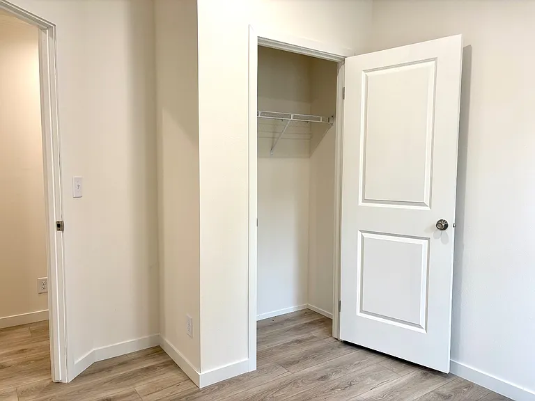 401 Lily Ln — Photo 7