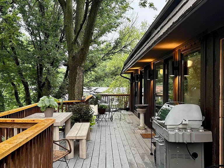 60 foot back deck with gas bbq