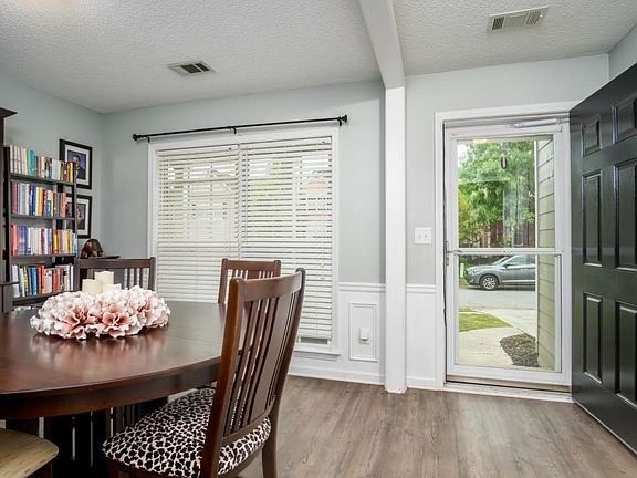 4th image of 333 Burdock Trc