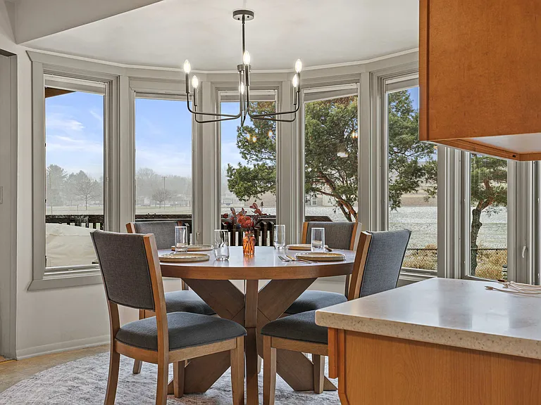 600 Woodview Dr — Photo 29