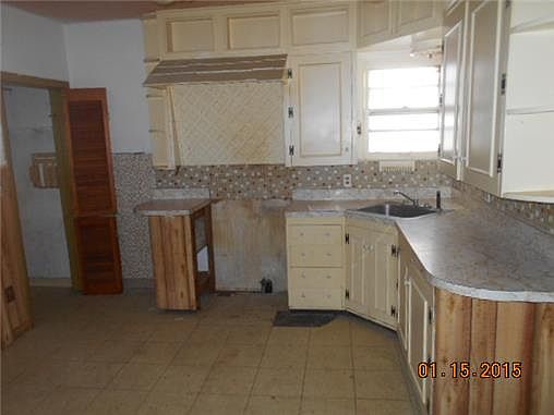 4th image of 227 N Cedar Ave
