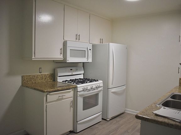 3rd image of 929 A Avenue Ln #T