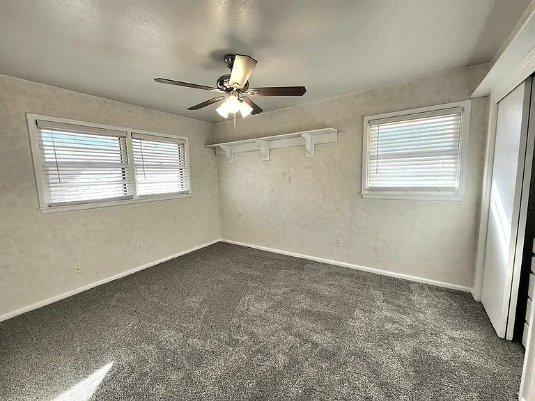 2905 Byron Ave — Photo 9