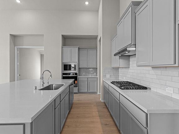 5th image of 2318 Gleaming Pear Dr