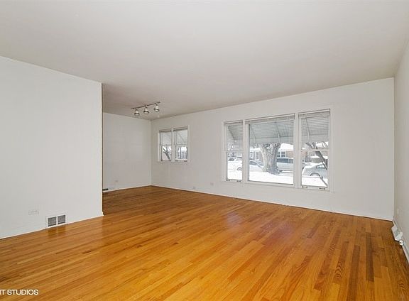 2nd image of 9505 Lawler Ave