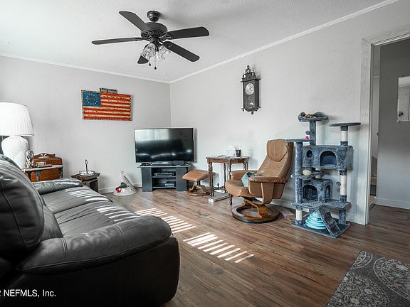 3rd image of 100 HIGHLAND Avenue