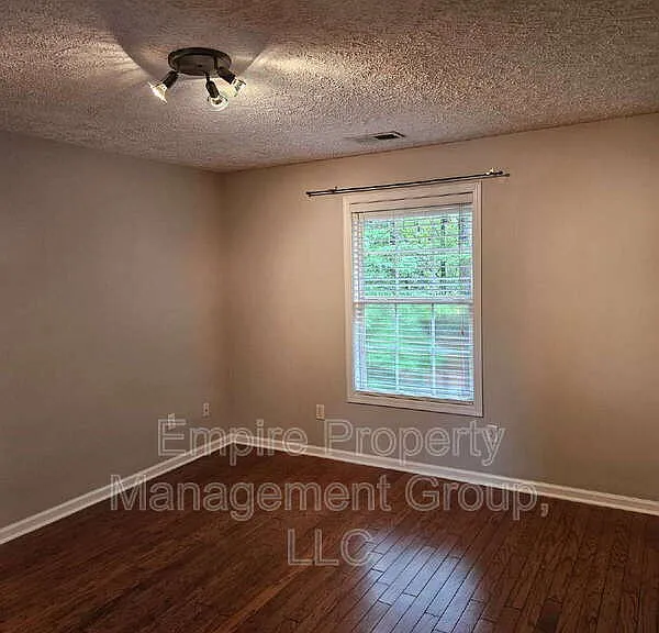 202 Castlebury Dr — Photo 16