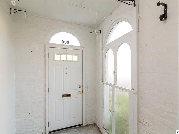 5th image of 606 N Main St