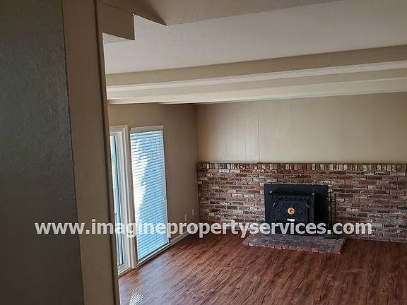 3rd image of 2611 Willowdale Dr