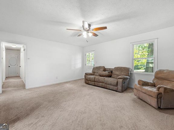 5th image of 245 Amanda Ct