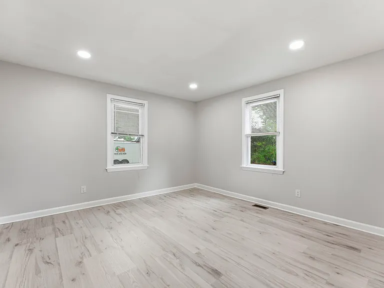 326 Tindall Ave — Photo 8