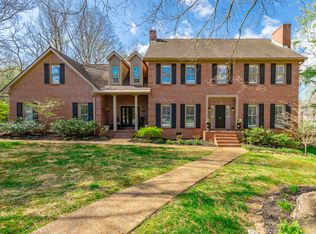 4 Northfield Rd, Signal Mountain, TN 37377