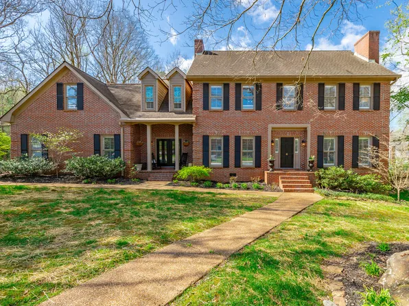 4 Northfield Rd, Signal Mountain, TN 37377