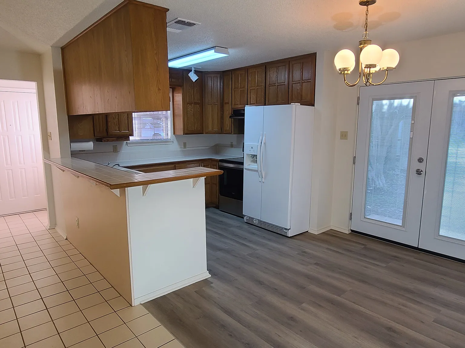 3 bed, 1100 sqft, $1,650 — Photo 2